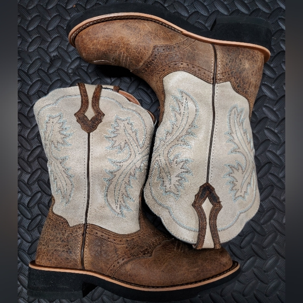 Ariat Gat Baby Cowgirl Boots, size 6, Cream and Brown